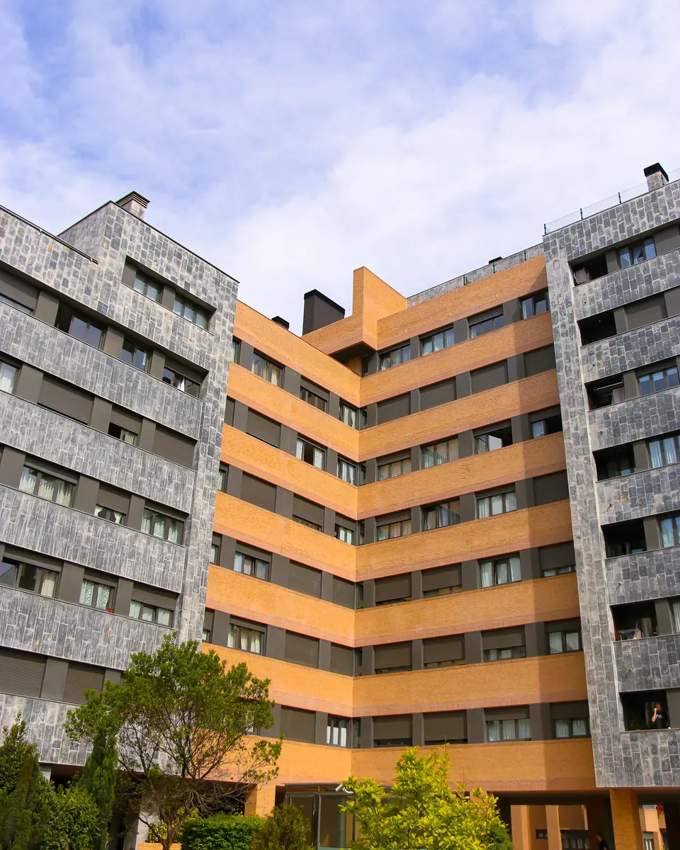 Malatya Apartman Temizliği: çok katlı apartman binasının dış cephesi