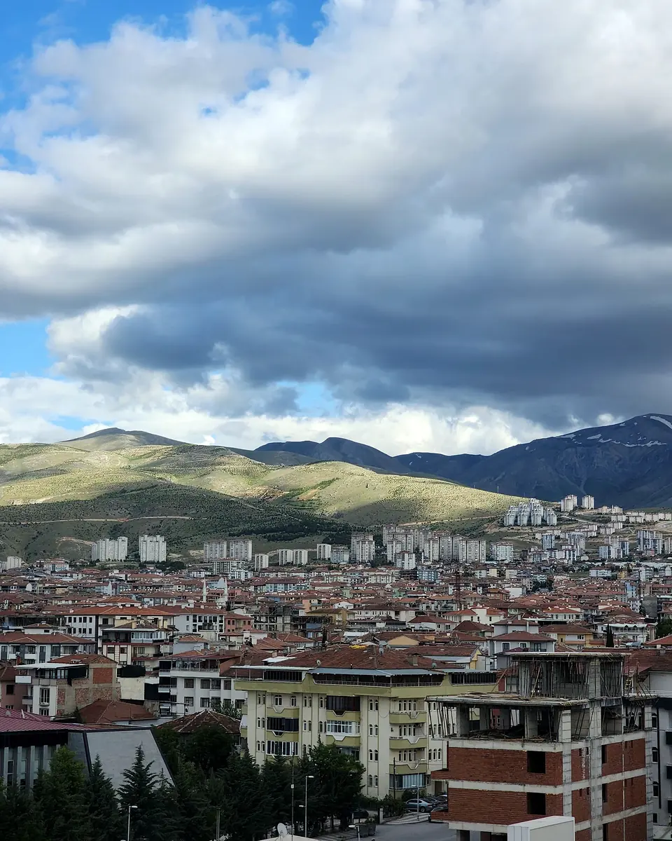 Malatya şehir manzarası ve dağlar